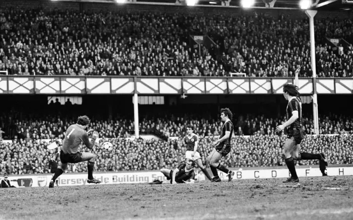 Framed Print : FA Cup Quarter Final match at Goodison Park. Final score Everton 2 v Manchester