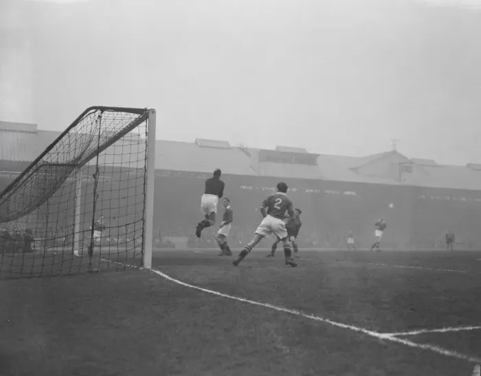 Framed Print : FA Cup Replay match. Chelsea v Leeds 28th February 1952