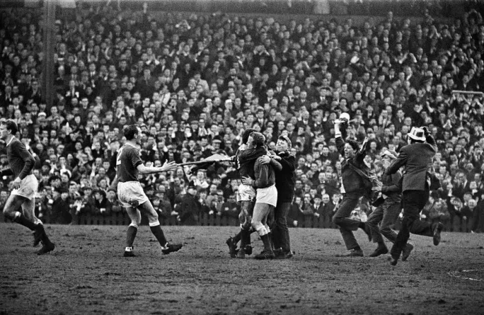 Framed Print : FA Cup Semi Final match at Burnden Park, Bolton. Everton 1 v Manchester United 0 Framed Print : FA Cup Semi Final match at Burnden Park, Bolton. Everton 1 v Manchester United 0