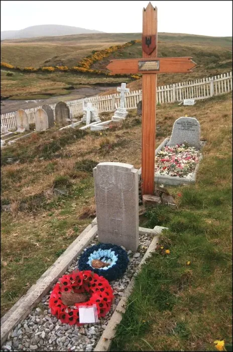 Framed Print : Falklands War Graves, Falkland Islands - March 1999