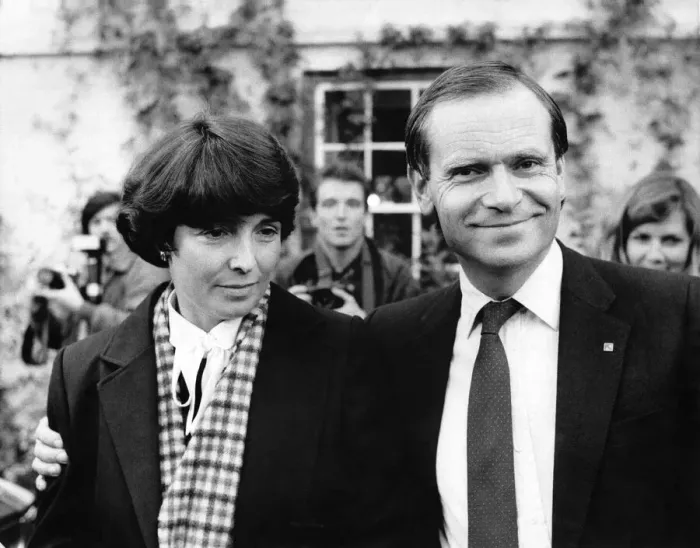 Framed Print : Fallen Tory Jeffrey Archer puts a comforting arm around his wife Mary. October 1986 Framed Print : Fallen Tory Jeffrey Archer puts a comforting arm around his wife Mary. October 1986