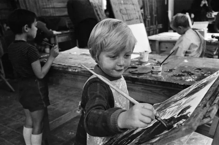Framed Print : Families at Birminghams Art Centre. Birmingham, West Midlands. 2nd October 1967 Framed Print : Families at Birminghams Art Centre. Birmingham, West Midlands. 2nd October 1967