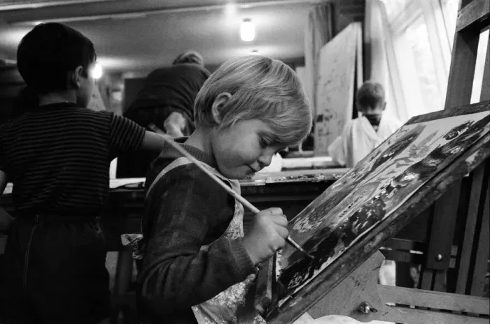 Framed Print : Families at Birminghams Art Centre. Birmingham, West Midlands. 2nd October 1967 Framed Print : Families at Birminghams Art Centre. Birmingham, West Midlands. 2nd October 1967