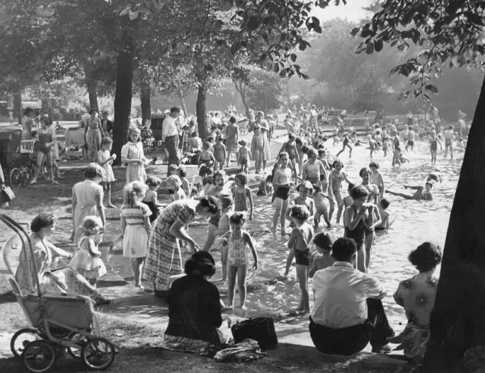 Framed Print : Families enjoying the summer weather in Brandling Park in Newcastle - paddling in Framed Print : Families enjoying the summer weather in Brandling Park in Newcastle - paddling in