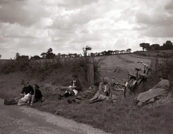 Framed Print : A family of cyclists enjoying a break from their journey into the countryside