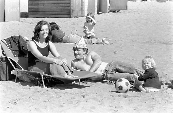 A family enjoying the hot weather at Margate Beach. April 1975 75-2073-003