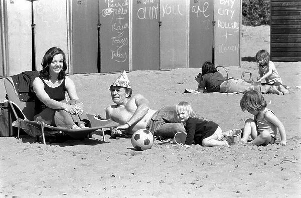 A family enjoying the hot weather at Margate Beach. April 1975 75-2073