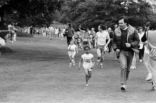 Family fun run in Prospect Park, Reading. 8th June 1986