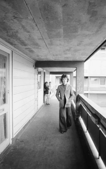 Framed Print : Family living at Hulme Crescents, a housing development situated in the Hulme district of Framed Print : Family living at Hulme Crescents, a housing development situated in the Hulme district of