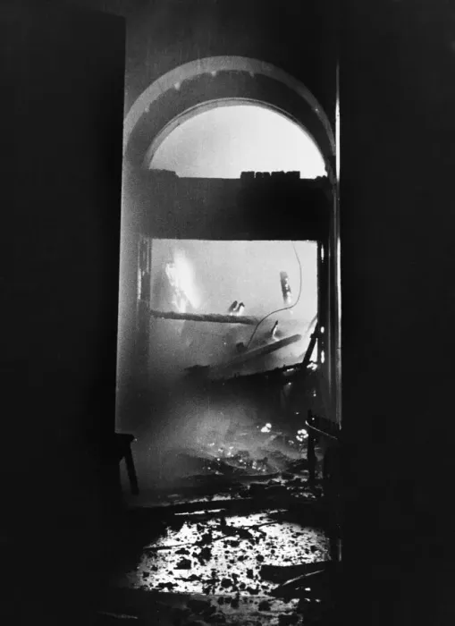 Framed Print : Famous city church St Brides in the City of London, burning last night
