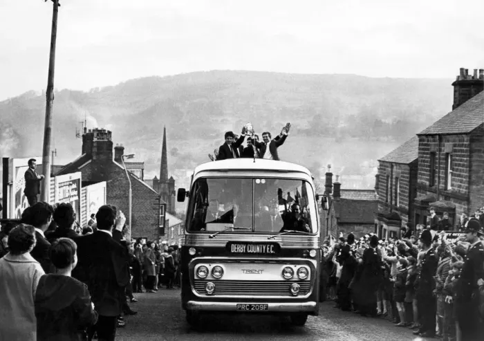 Framed Print : Fans line the streets as the Derby County team arrive in Matlock on their way to Framed Print : Fans line the streets as the Derby County team arrive in Matlock on their way to
