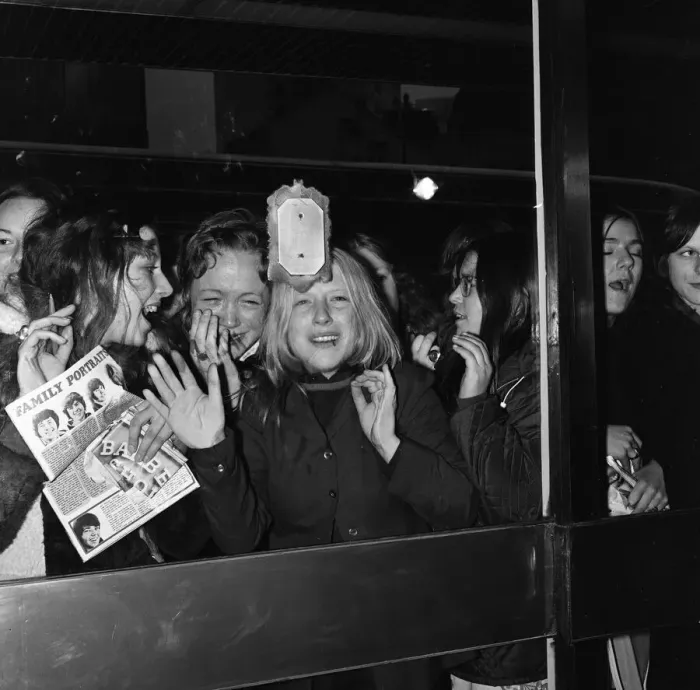 Framed Print : Fans waiting for The Osmonds at the Albany Hotel, Birmingham. 7th November 1972 Framed Print : Fans waiting for The Osmonds at the Albany Hotel, Birmingham. 7th November 1972