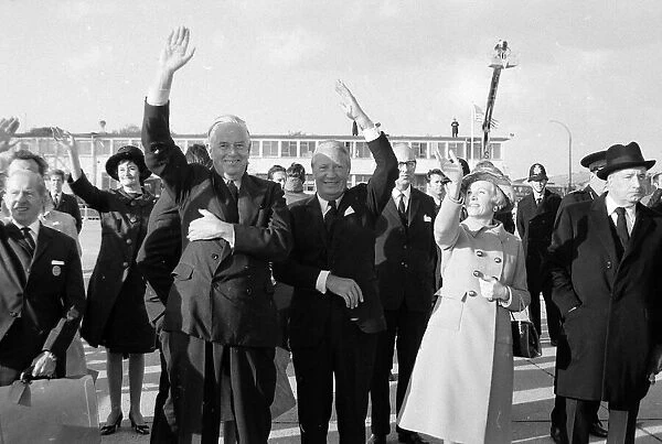 A farewell wave to President Nixon from left to right Lord Cobbold the Lord Chamberlain