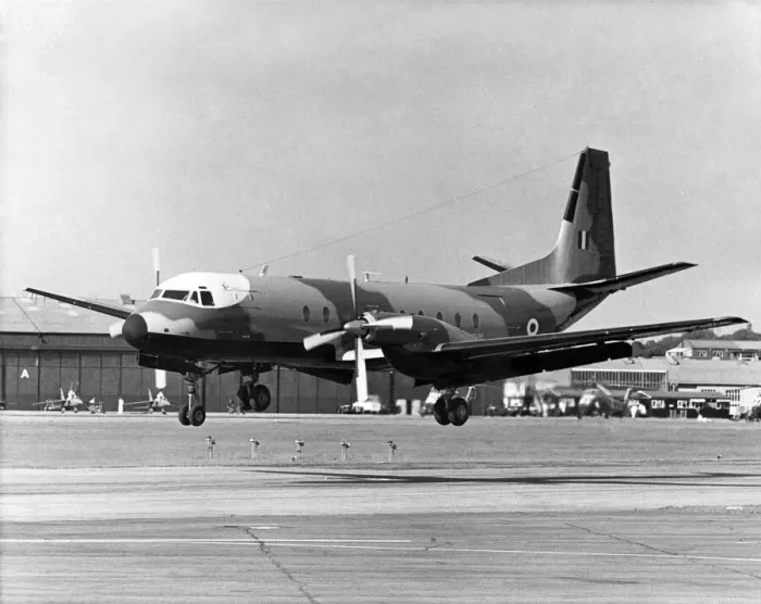 Framed Print : Farnborough Air Show (5-9-66). An Hawker Siddney Andover in camoflaged paintwork lands