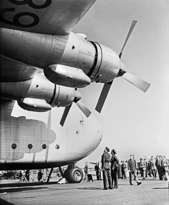 Framed Print : Farnborough Air Show held from 5th to 11th September 1953 Framed Print : Farnborough Air Show held from 5th to 11th September 1953