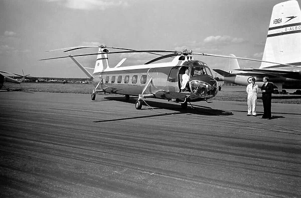 Farnborough Airshow. Bristol 173 helicopter. September 1952 C4316a-008