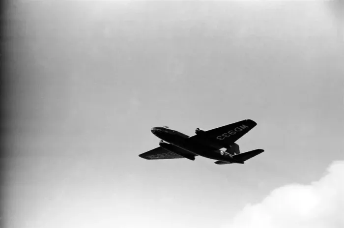 Framed Print : Farnborough Airshow. E. E. Canberra. September 1952 C4316a-022