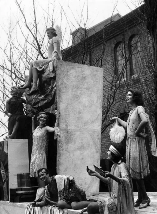 Framed Print : Fashion 1920 s: Students of Bromley (Kent) School of Art will stage a fashion display