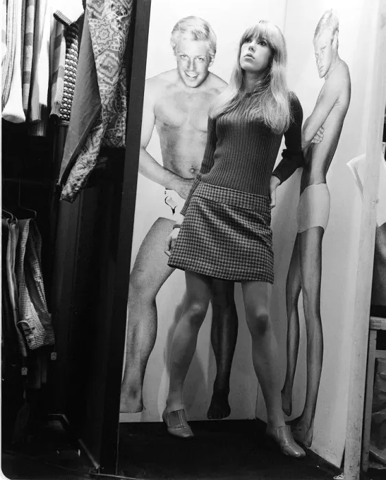 Framed Print : Fashion Carnaby Street Shop November 1966 Jenny Boyd 18 year old sister of model Framed Print : Fashion Carnaby Street Shop November 1966 Jenny Boyd 18 year old sister of model