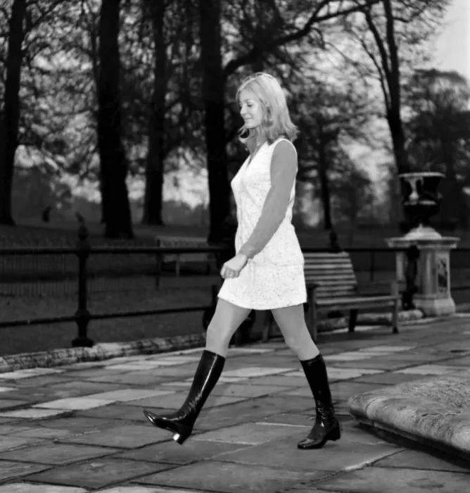 Framed Print : Fashion. Clothing. Woman. Monica Hahn modelling 69 / 11d boots. November 1969 Z11146-004 Framed Print : Fashion. Clothing. Woman. Monica Hahn modelling 69 / 11d boots. November 1969 Z11146-004