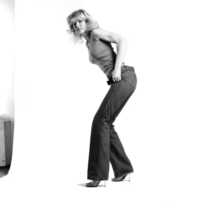 Framed Print : Fashion: Clothing: A woman pulling up a pair of denim jeans. January 1981 81-00051-006 Framed Print : Fashion: Clothing: A woman pulling up a pair of denim jeans. January 1981 81-00051-006
