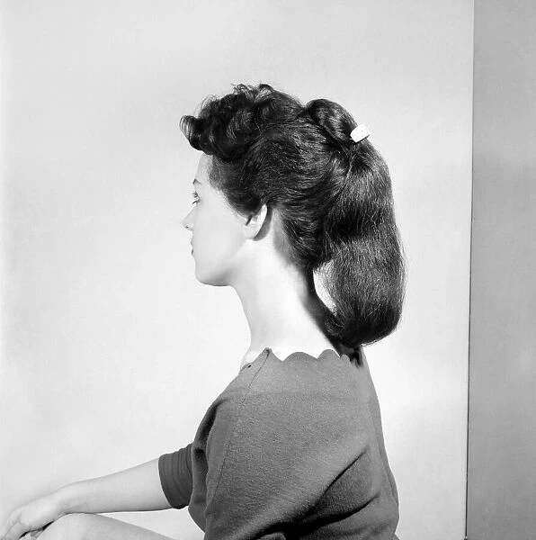 Fashion: Hair styles by Raymond. April 1956 B475-004