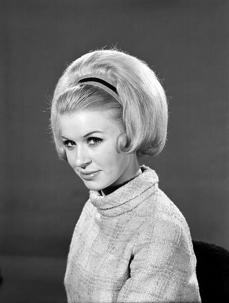Fashion: Hairstyles: Wigs: Model: Vyvyan Dunbar. 1965 B1884-002