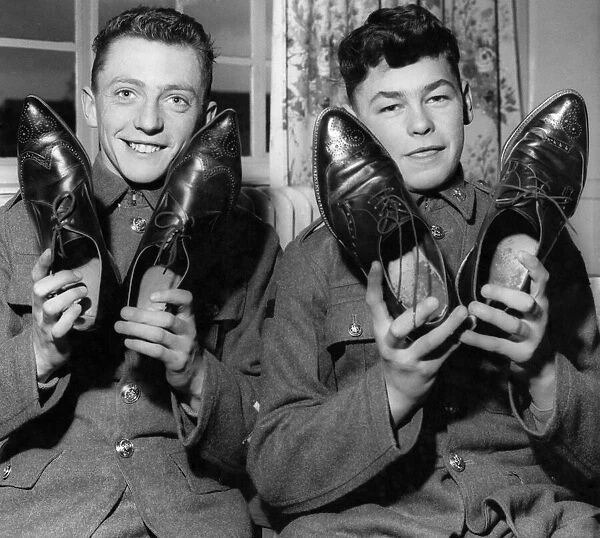 Fashion: Mens Brogue shoes. March 1961 P005353