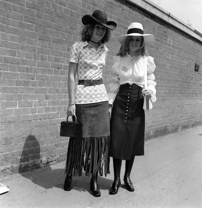 Framed Print : Fashion at Royal Ascot - June 1970 Ladies Day - A woman shows off her style of Framed Print : Fashion at Royal Ascot - June 1970 Ladies Day - A woman shows off her style of