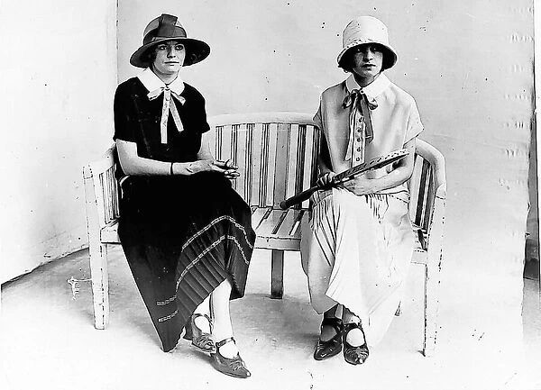 Two fashionable well dressed ladies 1923-1925