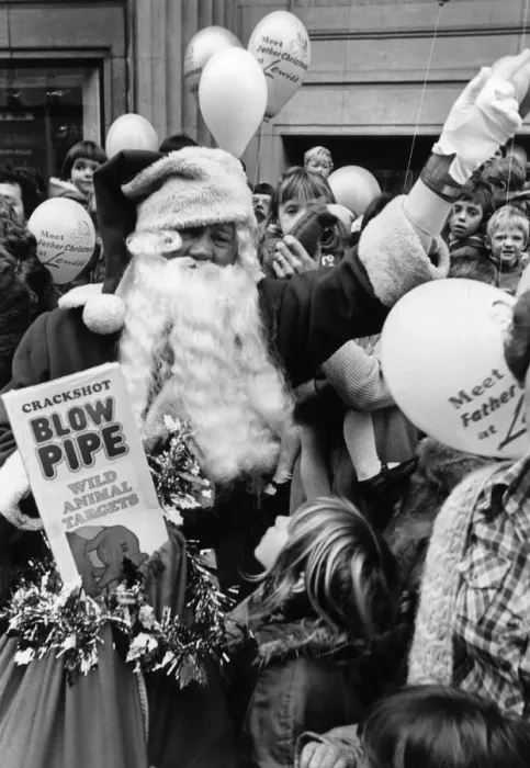 Framed Print : Father Christmas arrives at Lewiss store in Liverpool Framed Print : Father Christmas arrives at Lewiss store in Liverpool