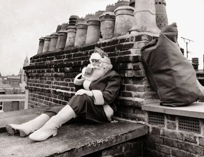 Framed Print : Father Christmas December 1986 Santa sinks a well earned pint as he waits for a Framed Print : Father Christmas December 1986 Santa sinks a well earned pint as he waits for a