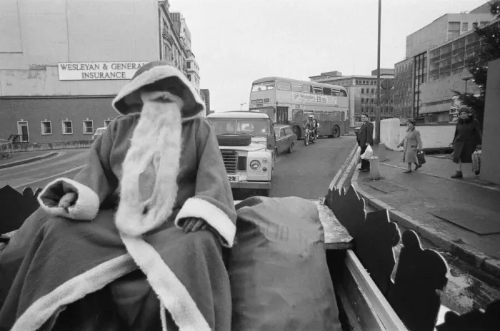 Framed Print : Father Christmas Tours Birmingham City Centre, 8th December 1979 Framed Print : Father Christmas Tours Birmingham City Centre, 8th December 1979