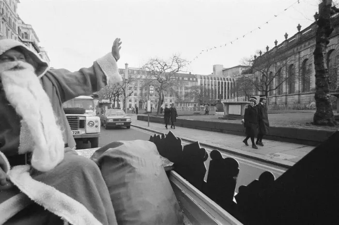 Framed Print : Father Christmas Tours Birmingham City Centre, 8th December 1979 Framed Print : Father Christmas Tours Birmingham City Centre, 8th December 1979