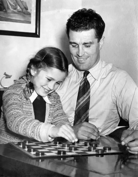 Framed Print : Father and daughter playing checkers at their Hendon Home. November 1950 P011537 Framed Print : Father and daughter playing checkers at their Hendon Home. November 1950 P011537