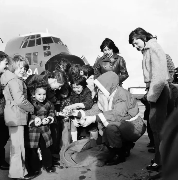 Framed Print : Father Xmas with the children of servicemen at R. A. F. Lyneham. December 1974 74-7607-003