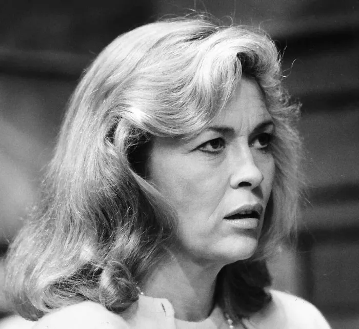 Framed Print : Faye Dunaway actress at Hampstead Theatre Circe and Bravo June 1986 Framed Print : Faye Dunaway actress at Hampstead Theatre Circe and Bravo June 1986
