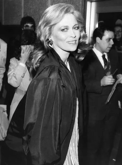 Framed Print : Faye Dunaway Actress At The Premiere Of Her Latest Film Mommie Dearest
