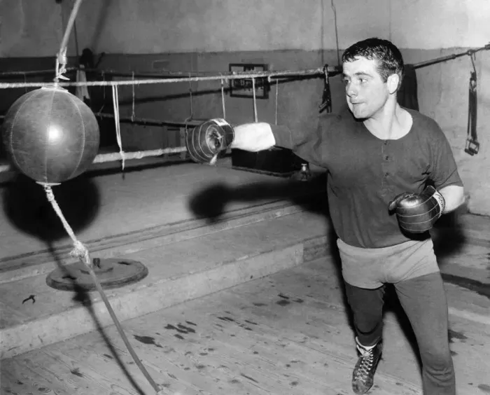 Framed Print : Featherweight boxer Walter McGowan during training at his fathers gym in Hamilton