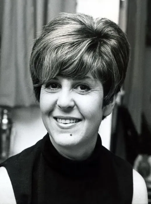 Framed Print : Felicity Green Fashion Editor of the Daily Mirror March 1967 A©Mirrorpix Framed Print : Felicity Green Fashion Editor of the Daily Mirror March 1967 A©Mirrorpix