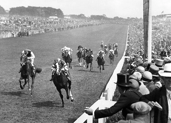 Felstead, ridden by Ossie Bells stable jockey Harry Wragg in action to win the Epsom
