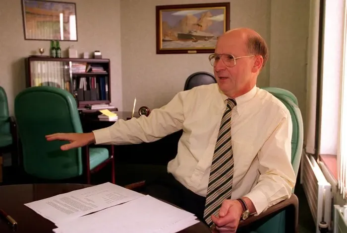 Framed Print : FERGUS MCCANN CHAIRMAN CELTIC FC CELTIC CHIEF EXECUTIVE FERGUS MCCANN AT DESK Framed Print : FERGUS MCCANN CHAIRMAN CELTIC FC CELTIC CHIEF EXECUTIVE FERGUS MCCANN AT DESK