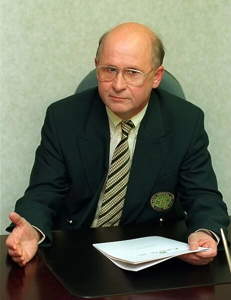 FERGUS MCCANN CHAIRMAN CELTIC FC CHIEF EXECUTIVE AT PRESS CONFERENCE