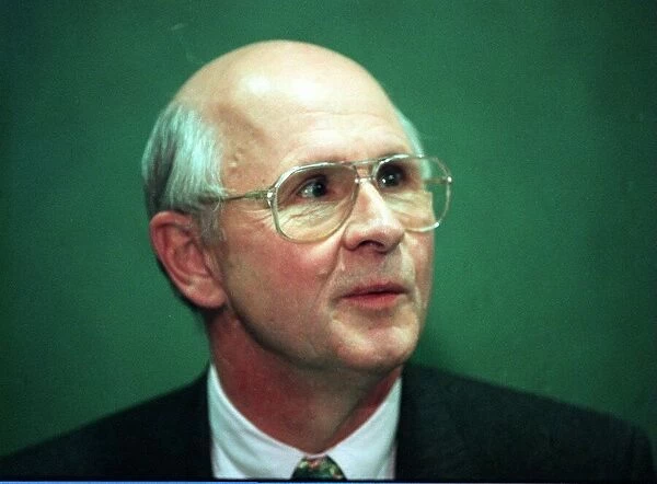 Fergus McCann at press conference for new Celtic coach July 1998