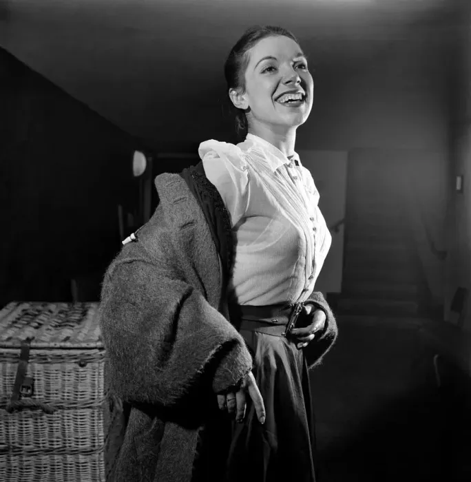 Framed Print : Festival Ballet Rehearsal. Anita Landa Ballerina. December 1952 C6346-001