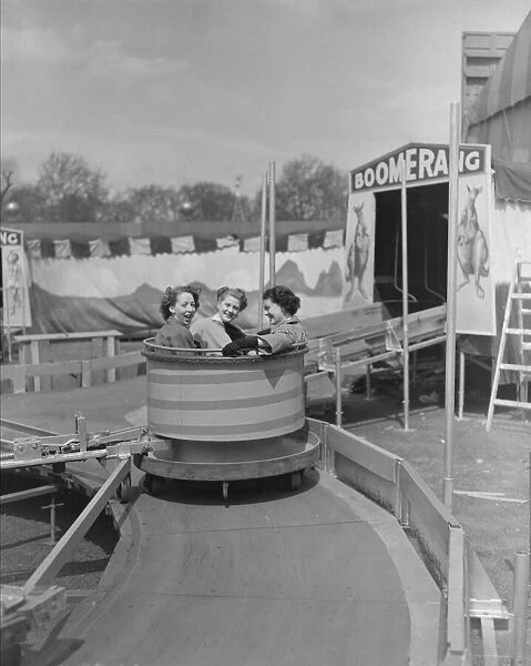 Festival of Britain 1951 Battersea Pleasure Gardens - Girls in the Boomerang