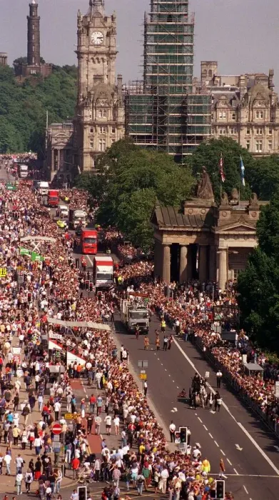 Framed Print : The Festival Parade marches down Princes Street August 1998 Framed Print : The Festival Parade marches down Princes Street August 1998