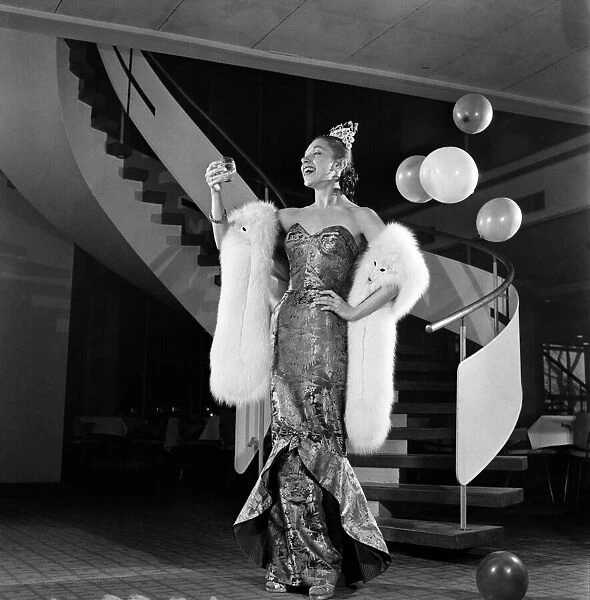 Festivel Hall glamour - Sonia Arova - Ballet. December 1952 C6399