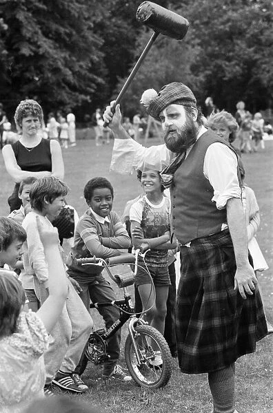 Fete Geoffrey Field Junior School, Exbourne Rd, Reading, West Berkshire, June 1985