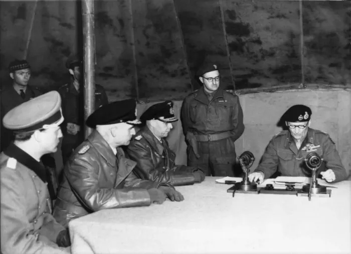Framed Print : Field Marshal Montgomery (sitting right) reads over the surrender pact at his HQ at 21st Framed Print : Field Marshal Montgomery (sitting right) reads over the surrender pact at his HQ at 21st